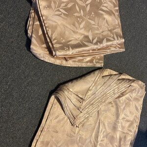 Gold table cloth with matching napkins.